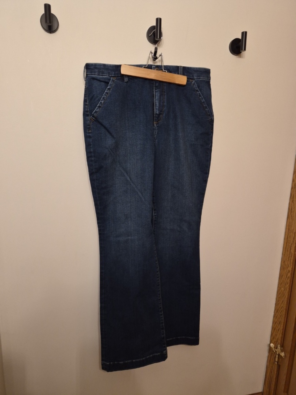 Duluth Trading Co 16 x33 Women's Asset Management High Rise Trouser Jeans